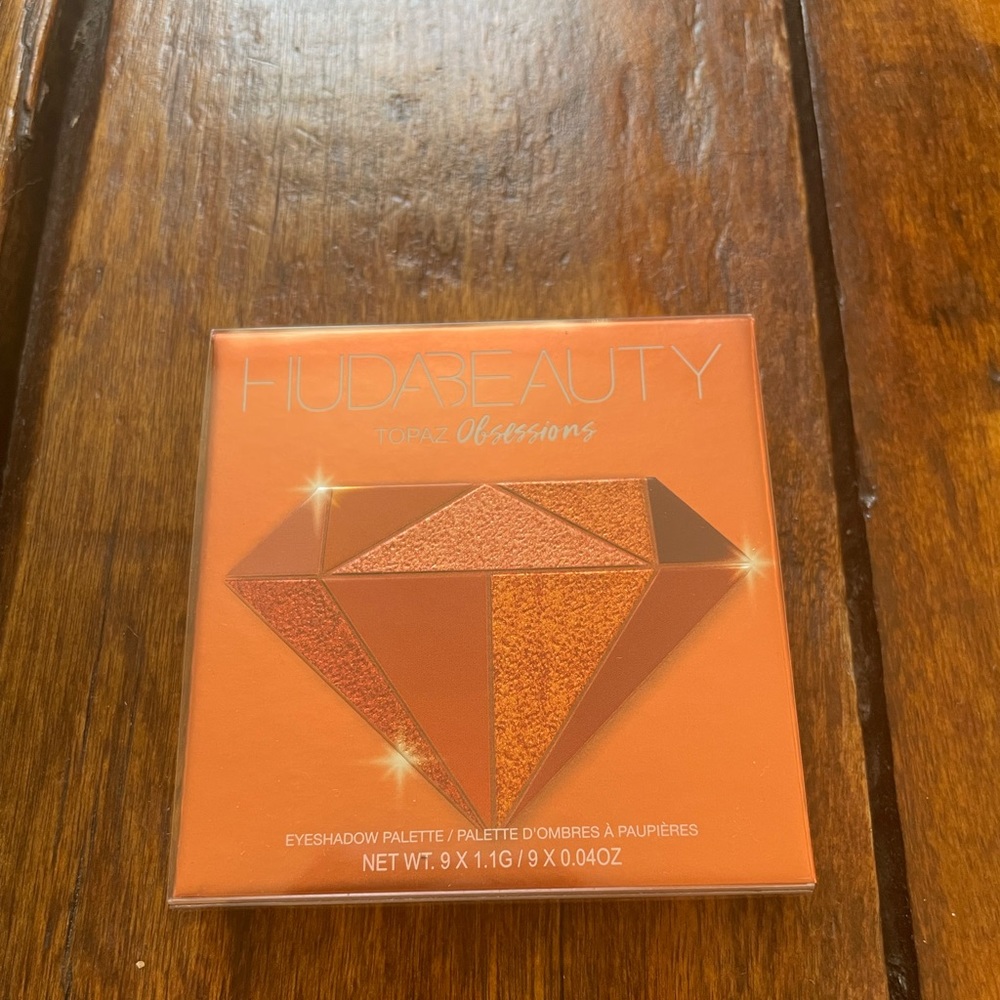 NWT Hudabeauty Topaz Obvesaions eyeshadow palette